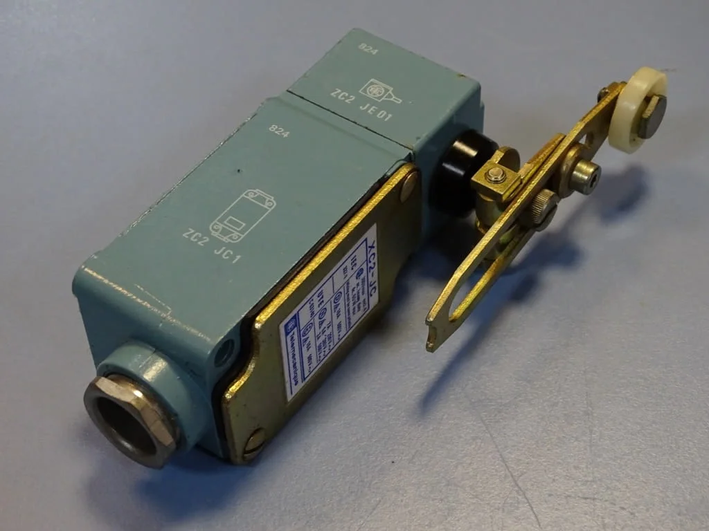 Изключвател Telemecanigue XC2-JC 0131 Limit Switch — снимка 6