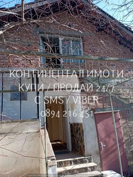 Кодг 63185. Двуетажна тухла/бетон къща 120м2 с голям двор 1200м2. Достъпът до втория скосен етаж е п — снимка 3