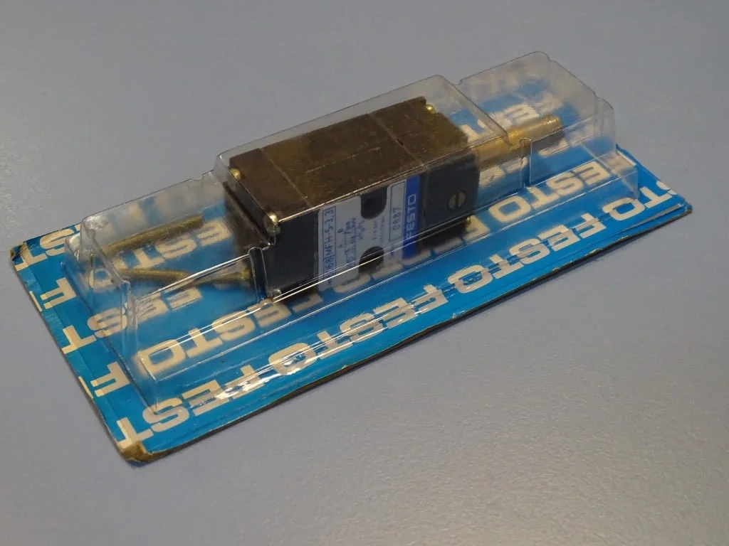 Пневматичен разпределител Festo MFH-5-3.3(6068) pneumatic directional control valve