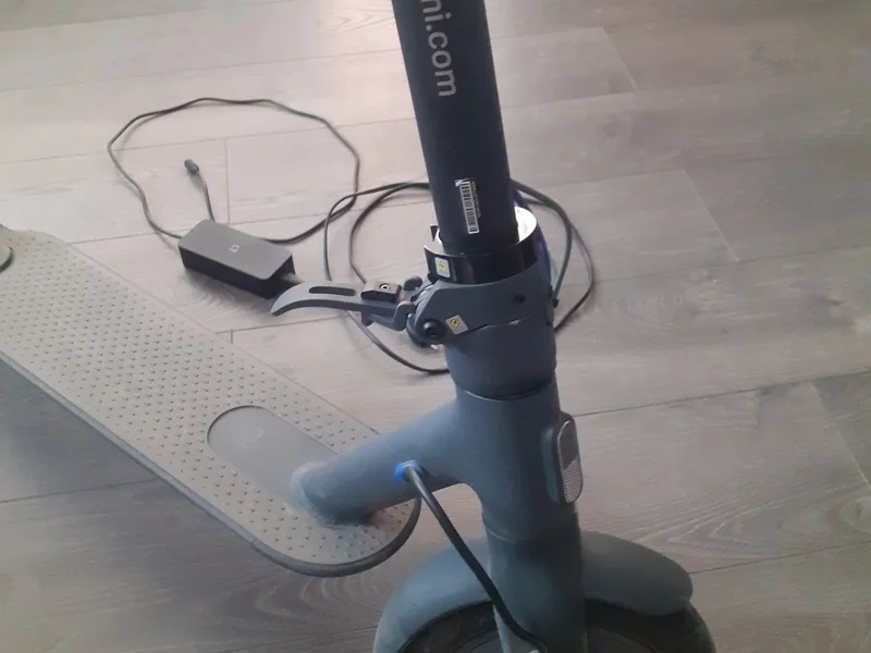 Електрическа тротинетка Xiaomi Mi Electric Scooter 3, Мощност на мотора 300 W, Автономия 30 км, — снимка 2