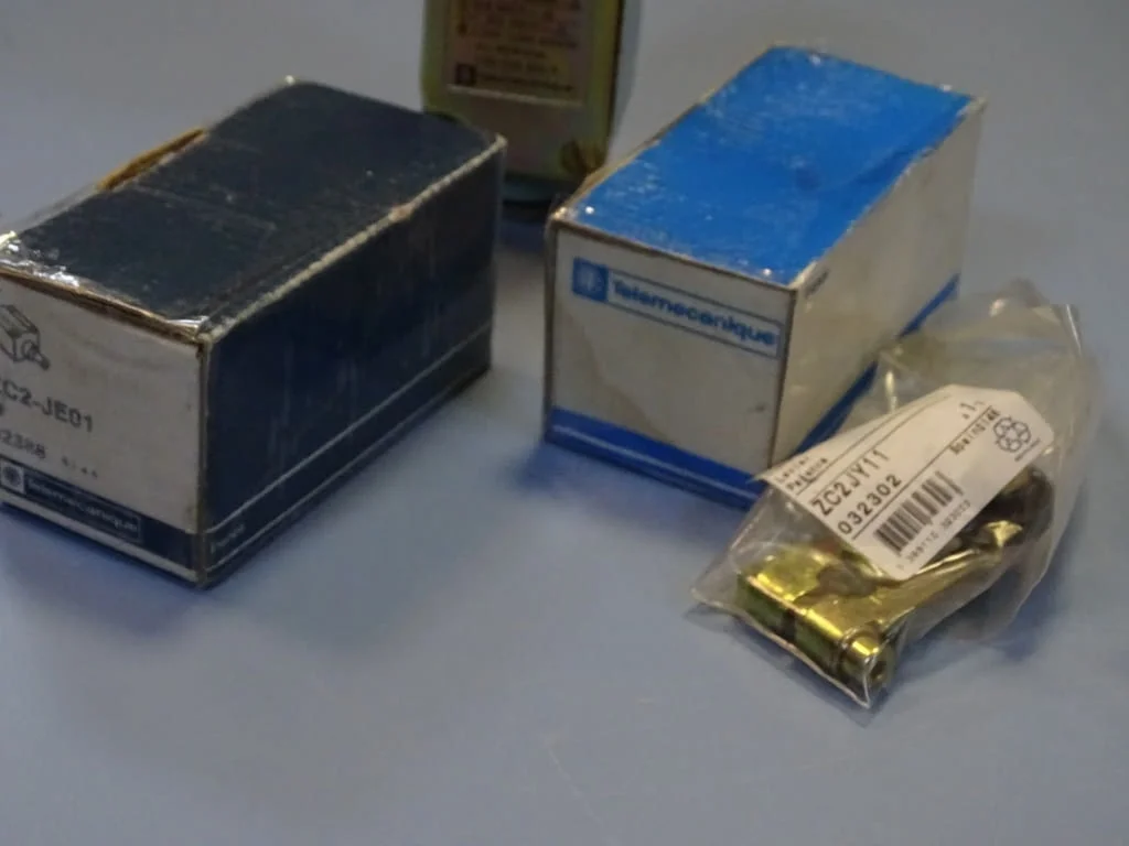 Изключвател краен Telemecanique XC2-JC/ ZC2 JE01/ XC2 JC4/ ZC2 JY11 Limit Switch — снимка 9