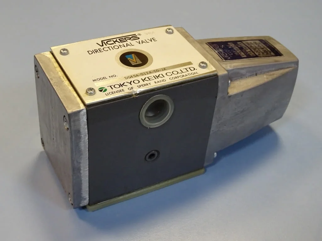 Хидравличен разпределител Vickers DG4S4-12A-50-JA directional valve 100V