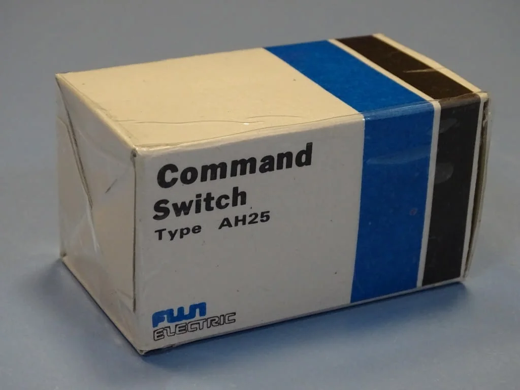 Команден бутон (светещ) бял FUJI Electric AH25-L2W10E command switch — снимка 8