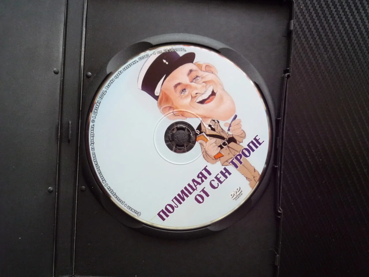 Полицаят от Сен Тропе DVD филм комедия Луи дьо Фюнес нудисти забавен криминален смях френски дъщеря — снимка 2