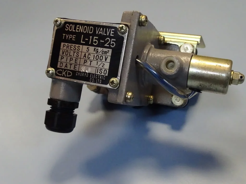 Магнет вентил пневматичен CHUKYO Electric L-15-25 solenoid valve 100VAC — снимка 2