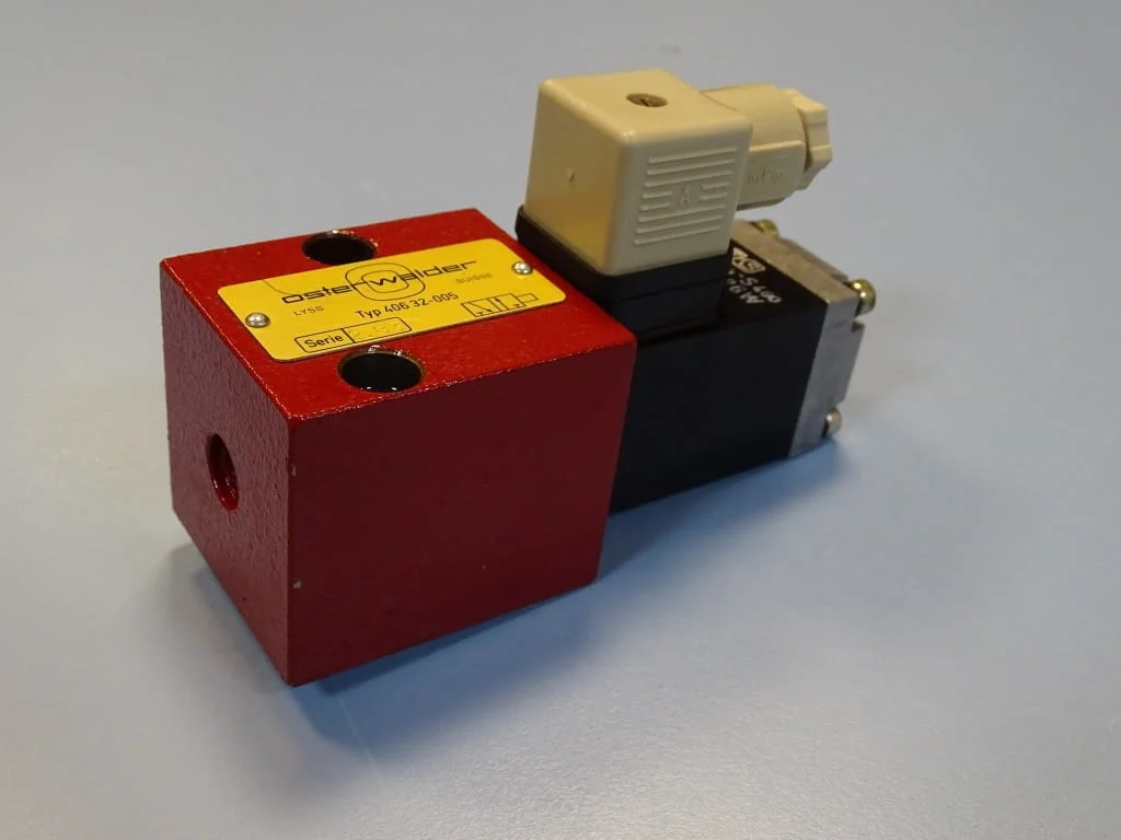 Хидравличен разпределител OSTERWALDER directional valve 24VDC за преси