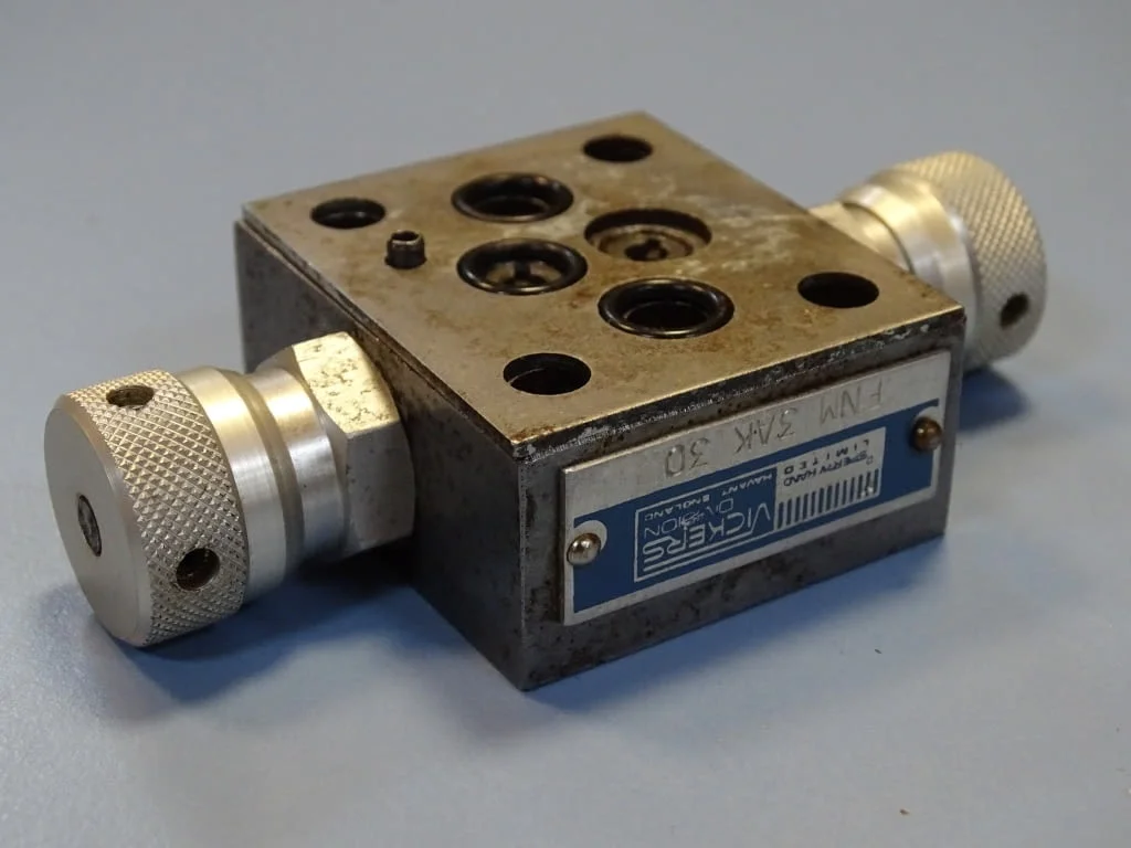 Хидравличен клапан Sperry Vickers FNM 3AK 30 hydravlic check valve — снимка 4
