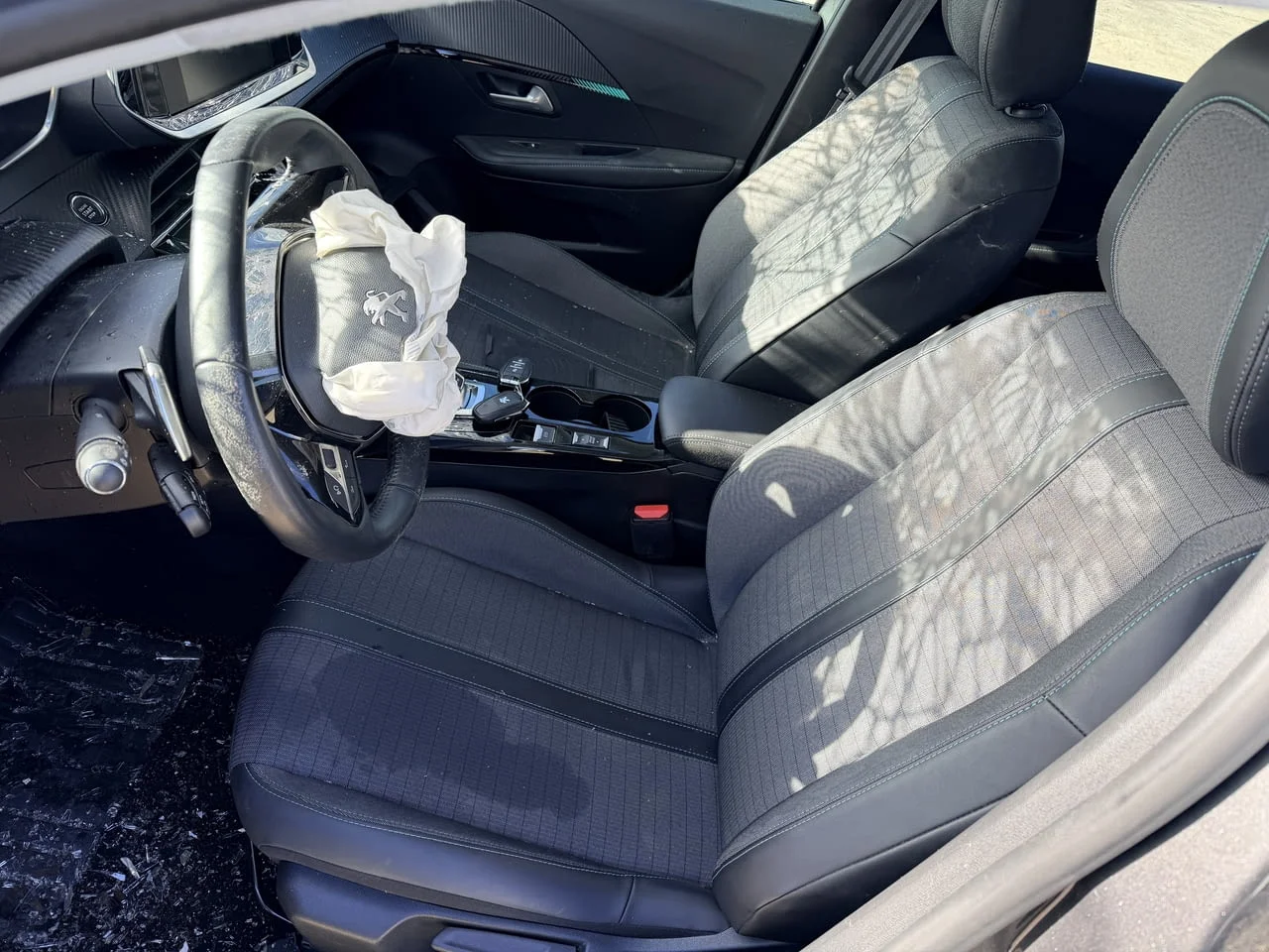 Peugeot 208 1.2 PureTech, двигател HNK, 101 кс., ск. Кутия - автоматик 8 ск. 20GTBB, 2022г., 27000 к — снимка 10