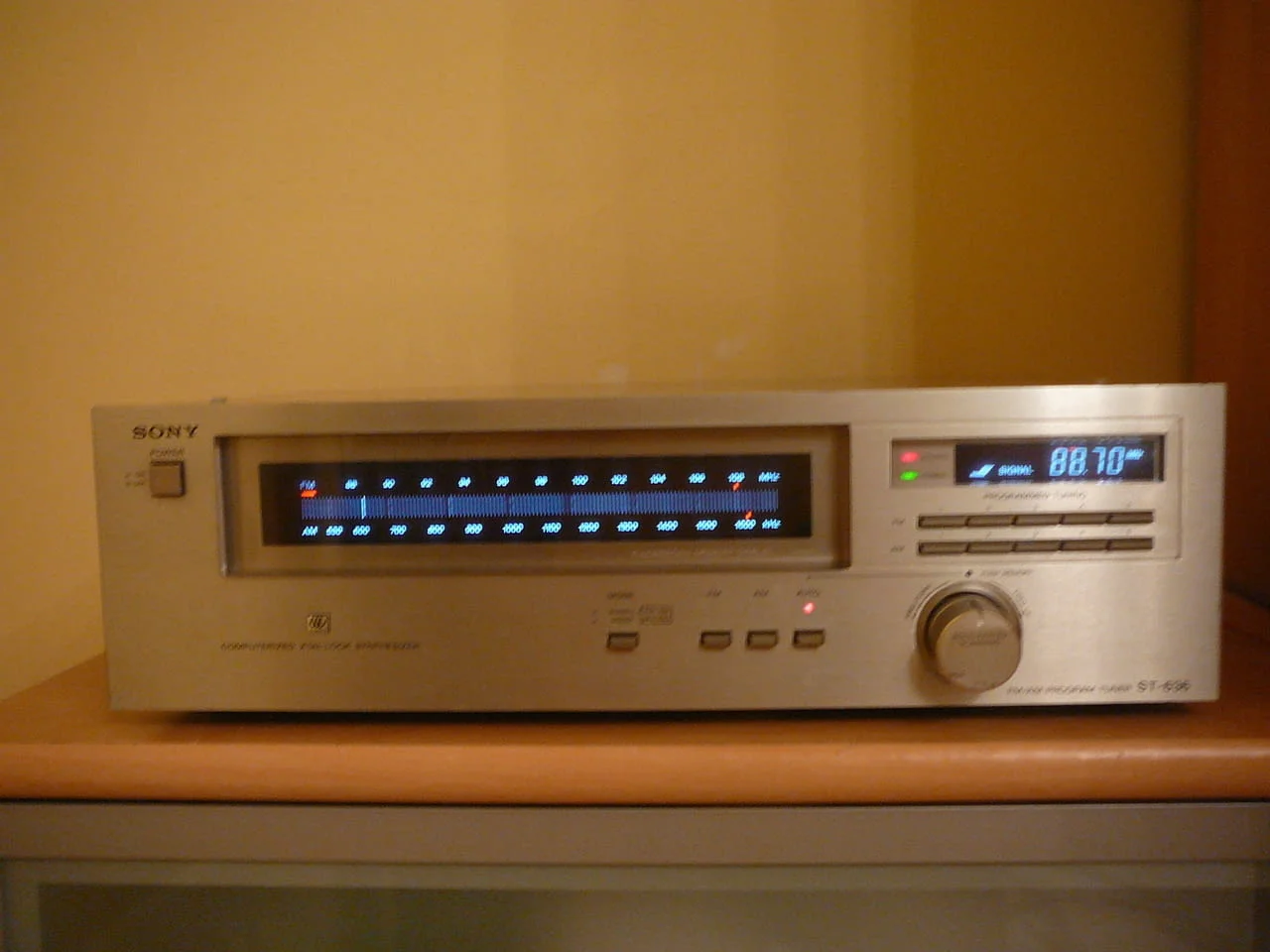 Sony st-636
