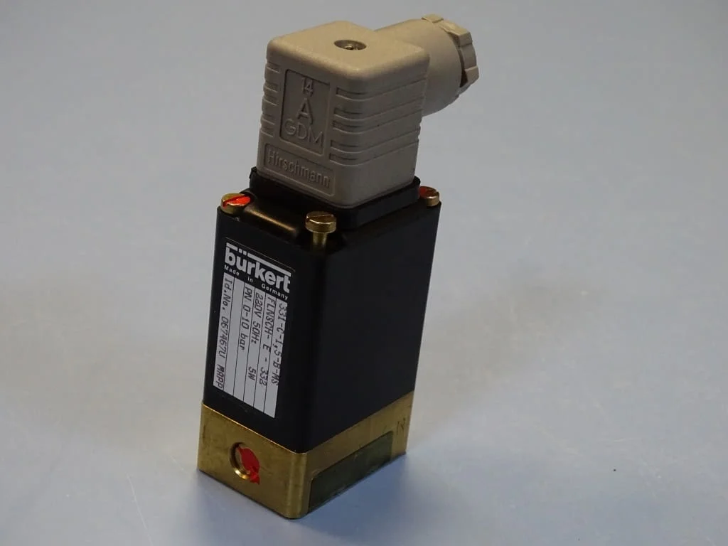 Магнет вентил Burkert 331-C-1.5-B-MS 3/2 way solenoid valve 220VAC — снимка 7