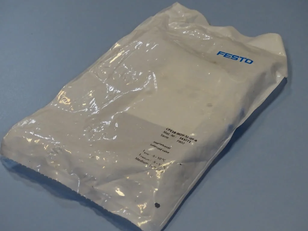 Пневматичен разпределител Festo CPE18-M2H-5J-QS-8 Solenoid Valve 110VAC — снимка 2