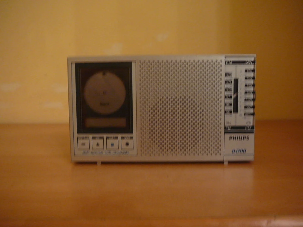 Philips d-1700