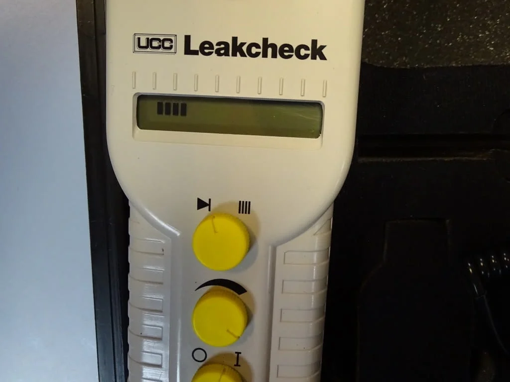 Уред за проверка на утечка UCC Leakcheck Ultrasonic Transmiter Leak Detector UC LD 405 — снимка 4
