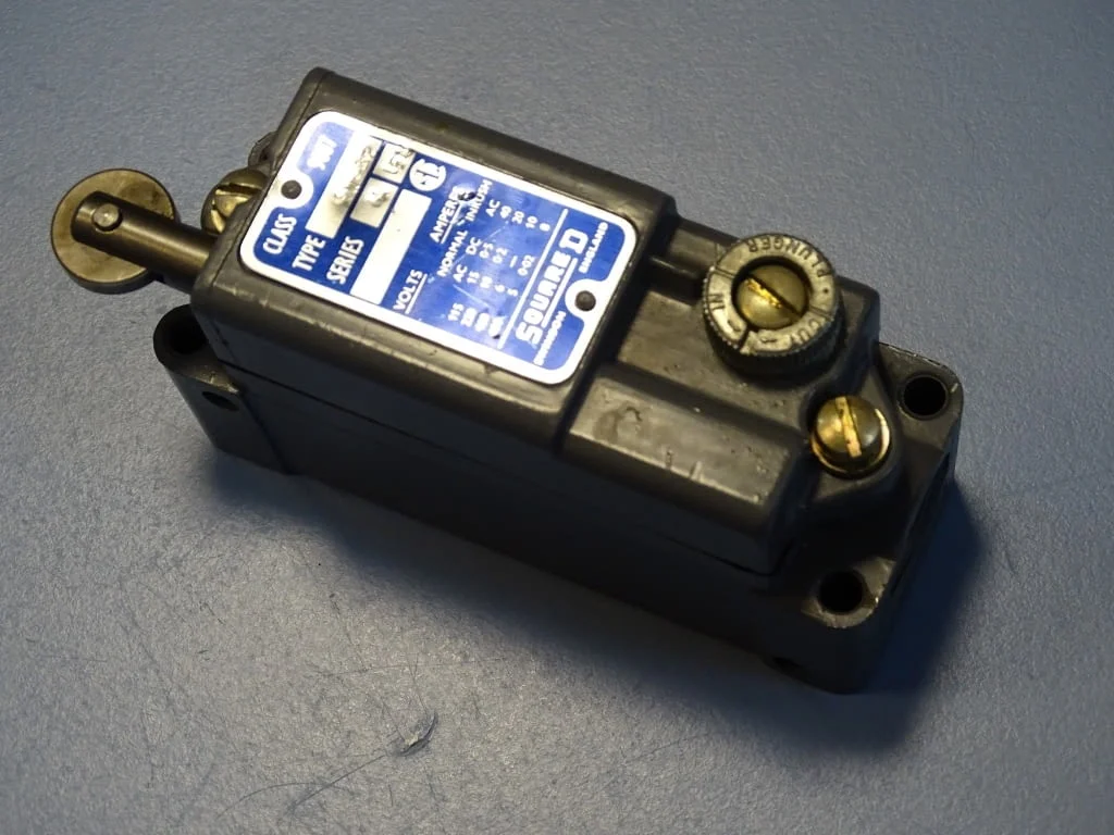 Изключвател краен SQUARED AW-32 limit switch 10A — снимка 7