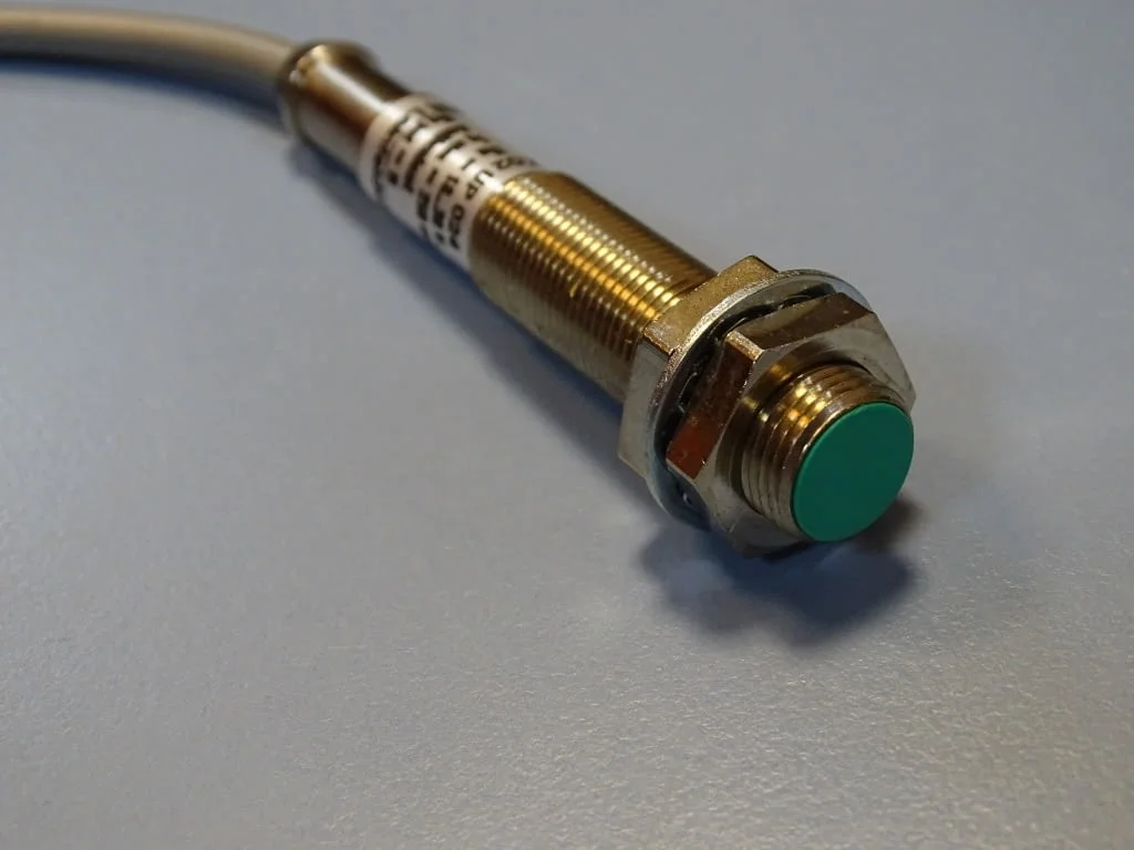 Индуктивен датчик EUCHNER EGT 12X02UP024 precision proximity switch 10-30VDC — снимка 9