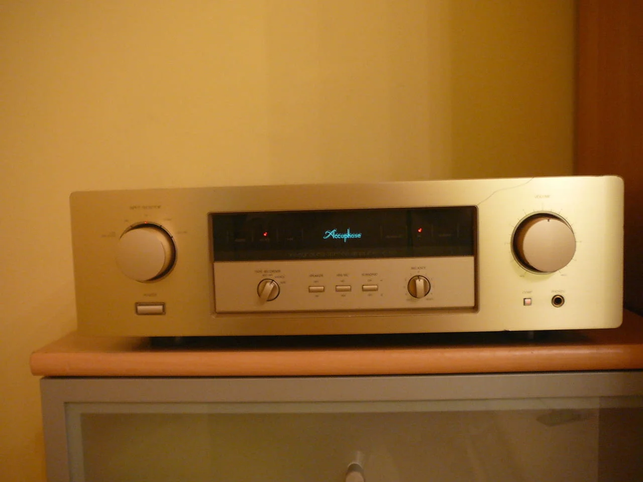 Accuphase e-210