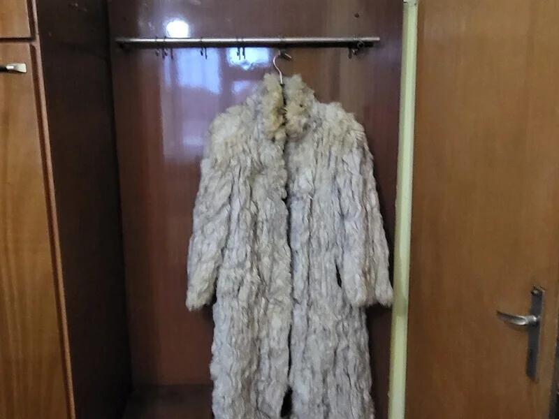 Дамски кожух и шапка от бяла лисица