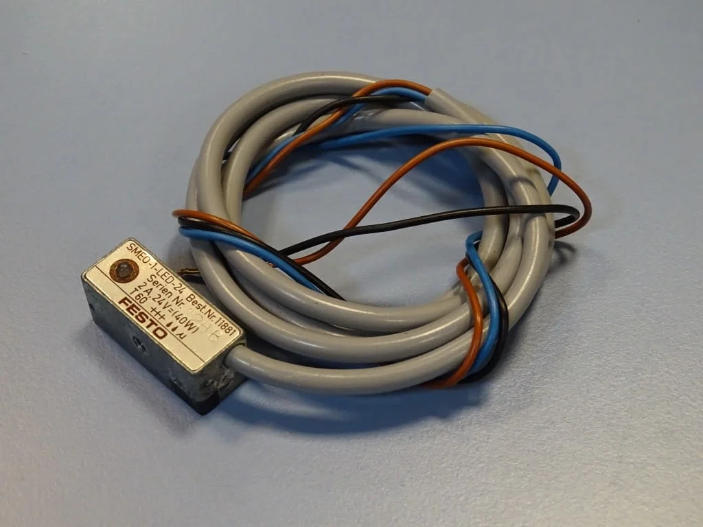 Индуктивен сензор Festo SMEO-1-LED-24 proximity switch