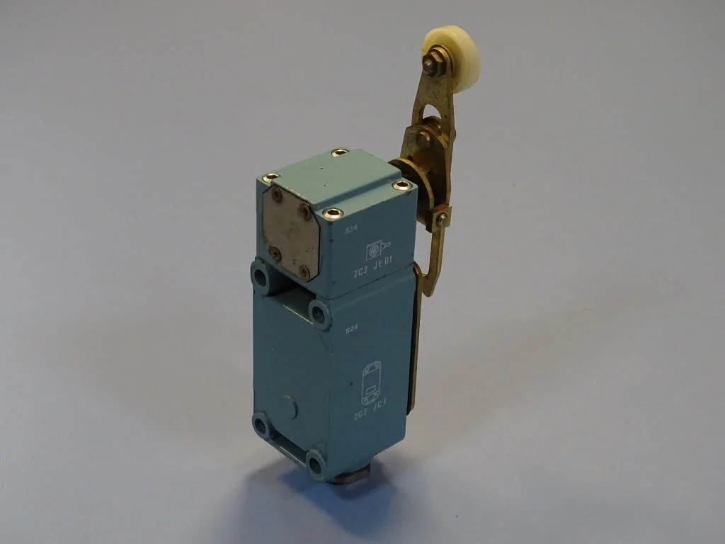 Изключвател Telemecanigue XC2-JC 0131 Limit Switch — снимка 3