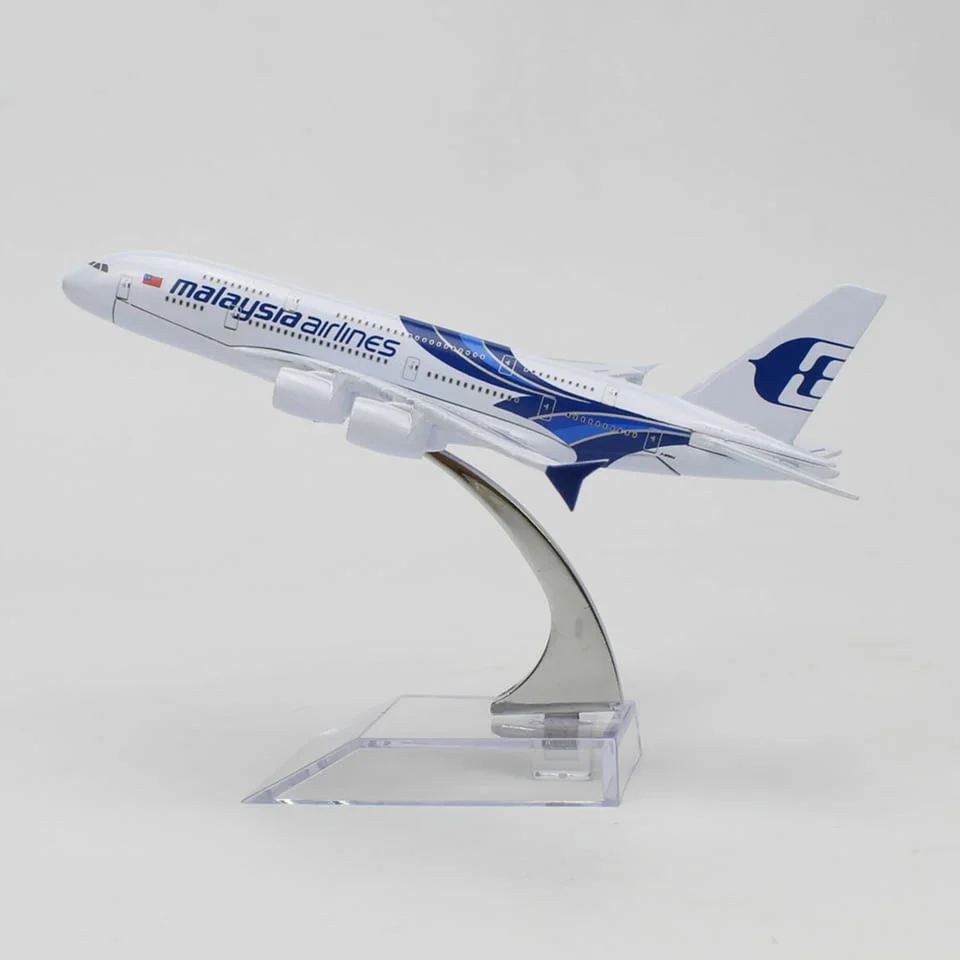 Еърбъс 380 самолет модел макет Malaysia Airlines метален A380 — снимка 3