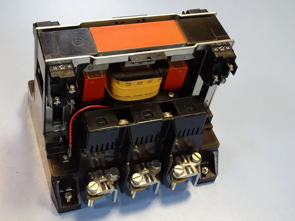 Контактор Klockner-Moeller DIL 8-22 universal contactor 300A 220V — снимка 6
