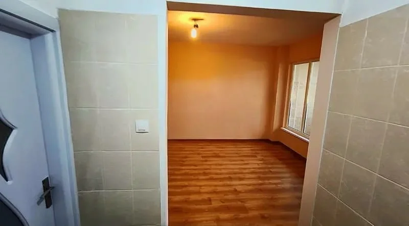 Двустаен апартамент в кв. Тракия — снимка 6