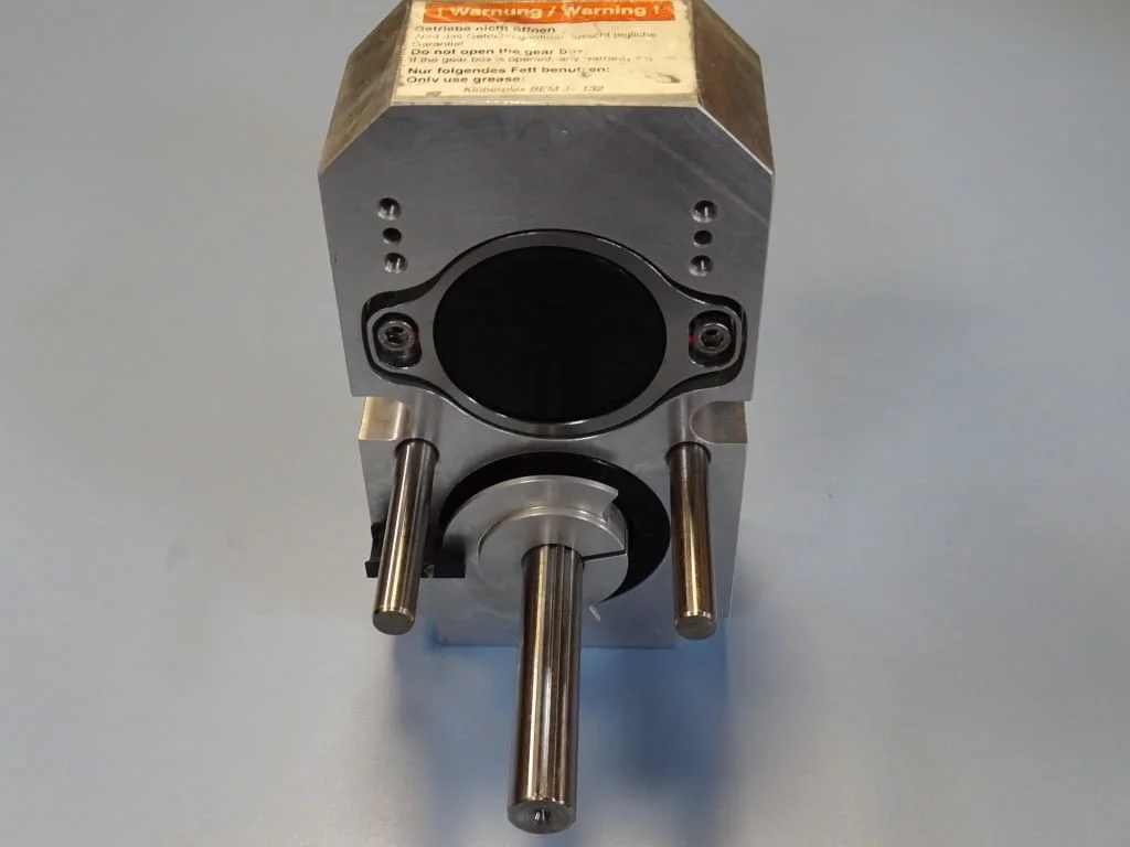 Мотор редуктор MITSUBISHI HC-MFS43-S13 AC servo motor SPN worm gear box — снимка 2