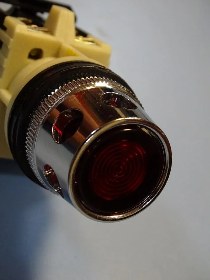 Команден бутон (светещ) червен FUJI Electric AH25-L2R10E command switch — снимка 7