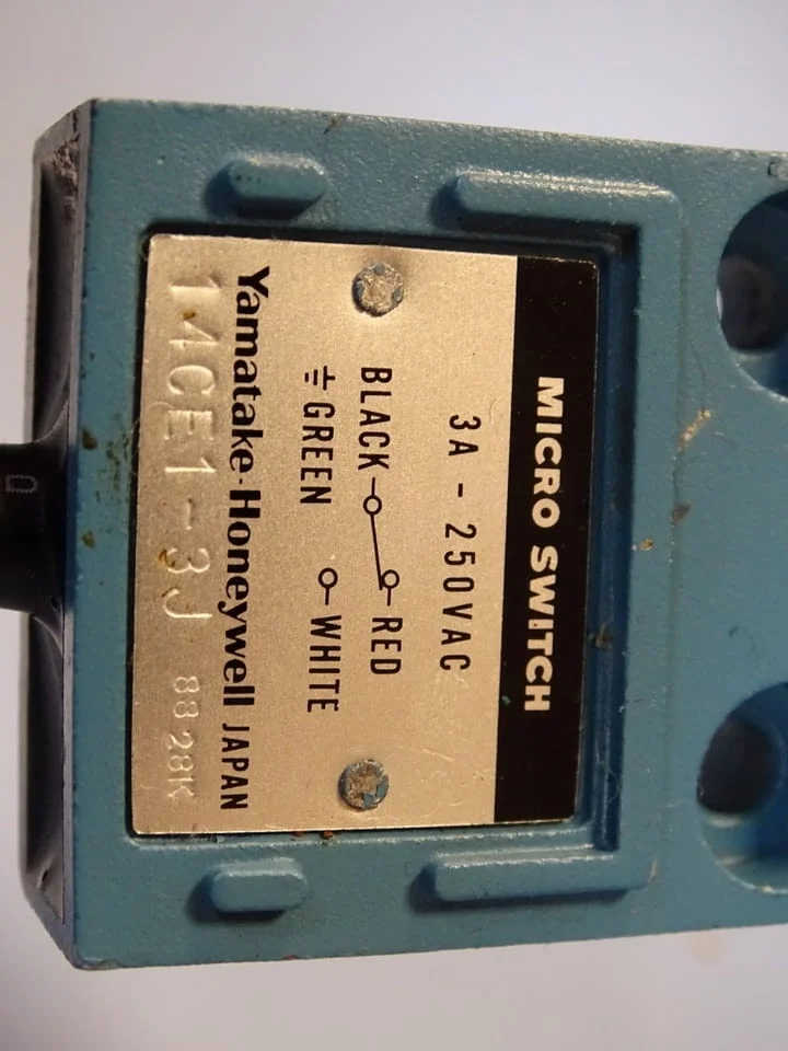 Краен изключвател Yamatake Honeywell 14CE1-3J limit switch 3A 250VAC — снимка 3