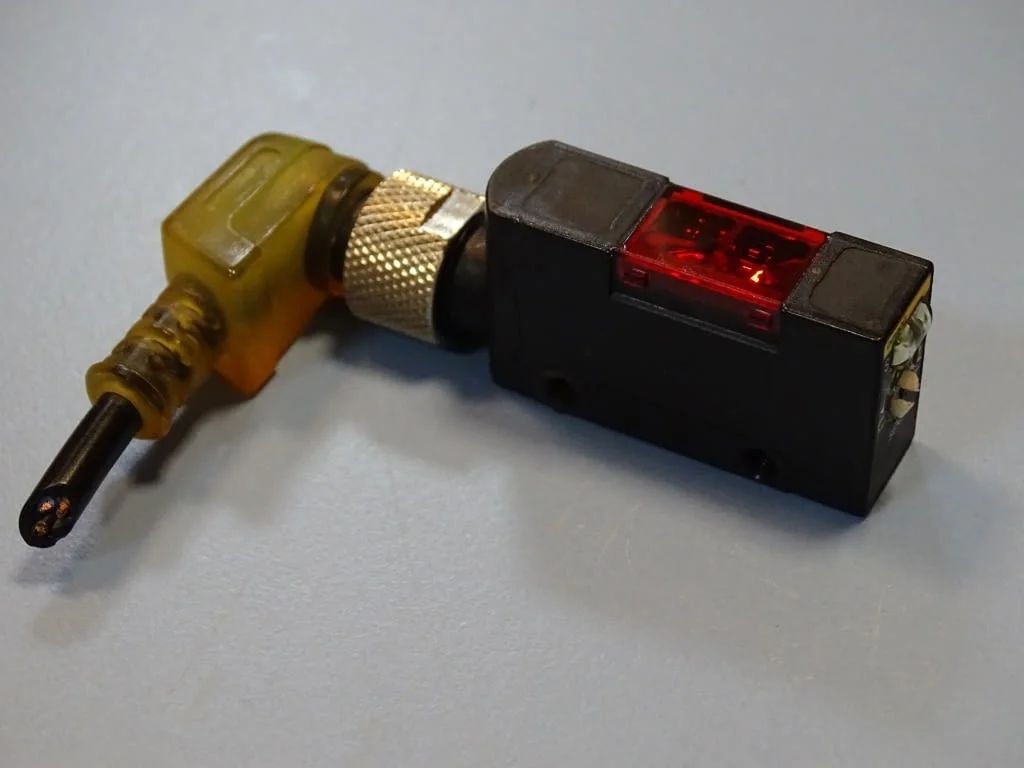 Фотоелектричен сензор Omron E3S-AD87 Photoelectric sensor 10-30VDC — снимка 5
