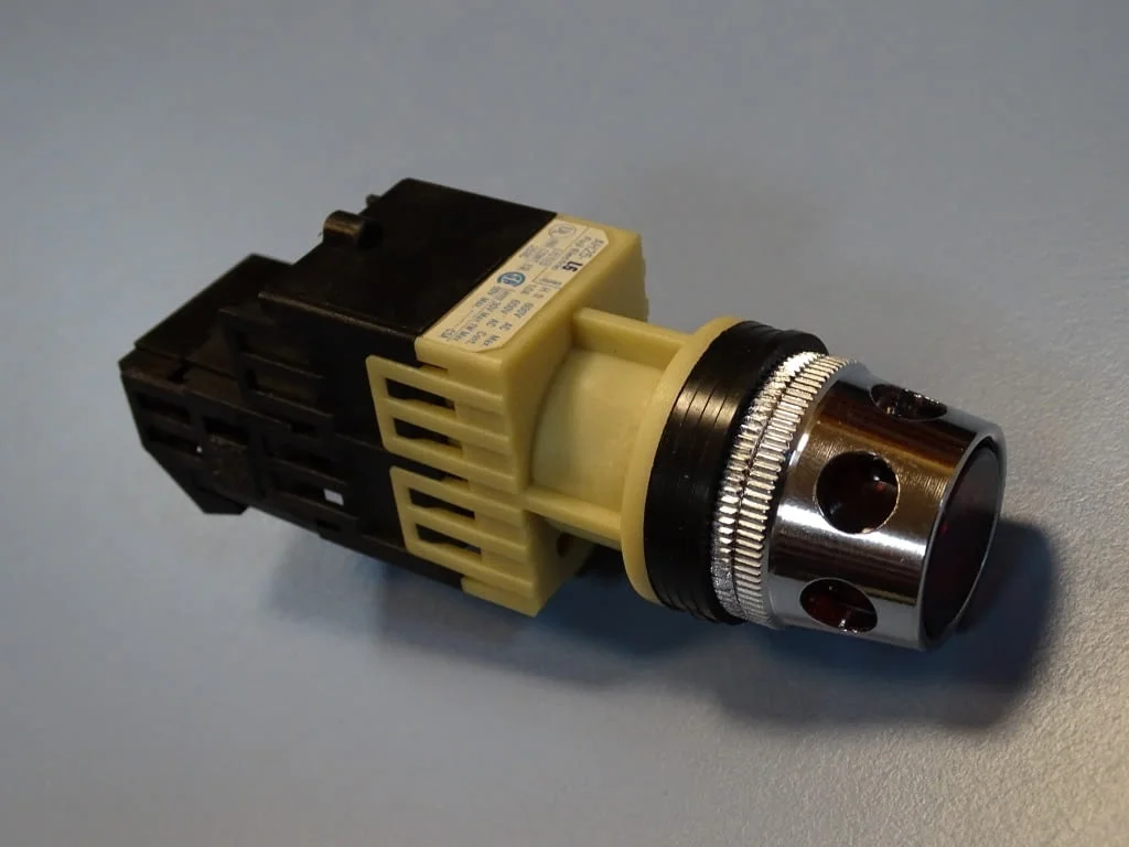 Команден бутон (светещ/задържане)FUJI Electric AH25-L6R10E command switch — снимка 5