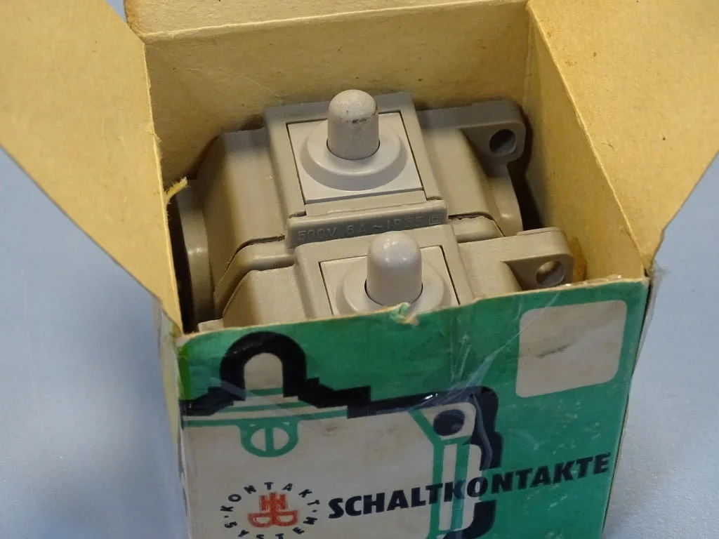 Краен изключвател VEB Electroschaltgerate Robotron PWU1 Limit Switch 6A 500VAC — снимка 10