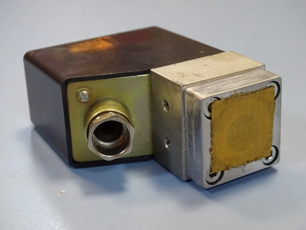 Пресостат за налягане HERION 0822110 pneumatic control pressure switch 380VAC G1/4 — снимка 3