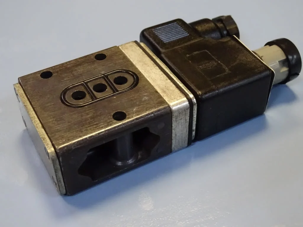 Пневматичен разпределител HERION 80202-04 Solenoid Valve 48VAC/24VDC — снимка 3