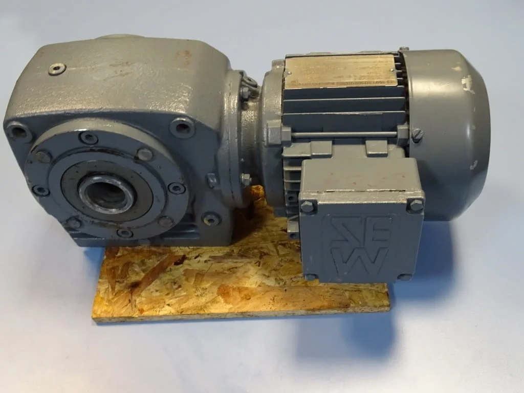 Мотор-редуктор SEW-EURODRIVE SA40DT71K-4 220/380V — снимка 4