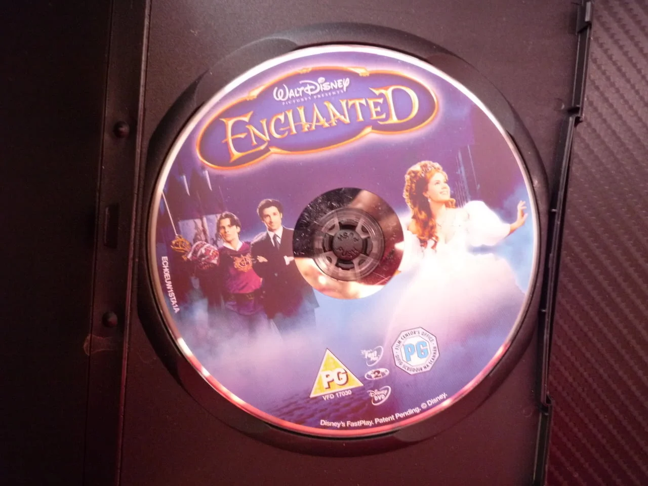 Омагьосана DVD филм Walt Disney Дисни принцеса принц портал зла магьосница магия игрален анимация пр — снимка 2