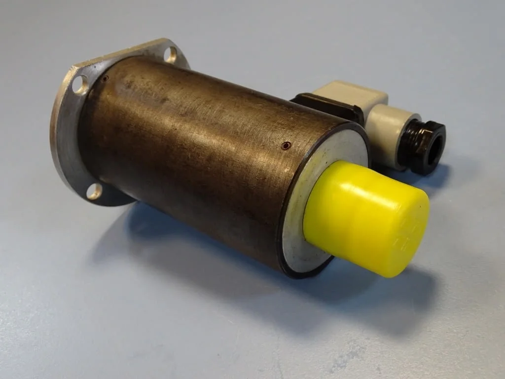 Ел. магнит KUHNKE HS250/26.75-250/26.9 Linear Solenoid — снимка 2