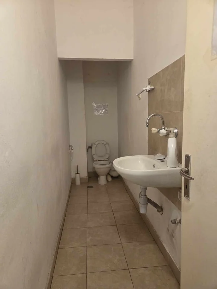 Даваме под наем търговско помещение в кв. Каменица 1 — снимка 9