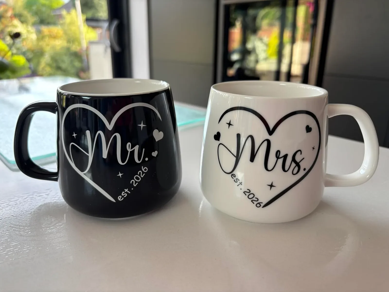 Подаръчен комплект за двойки от 2 керамични чаши Mr & Mrs, 420 ml — снимка 10
