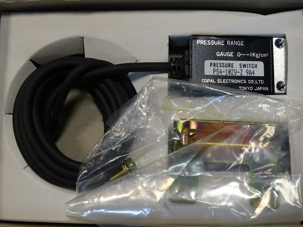 Датчик за налягане Copal Electronics PS4-102V-Z pressure switch sensor transducer — снимка 3