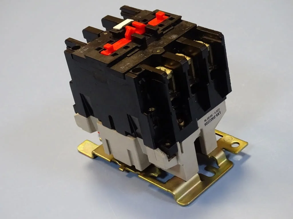 Контактор Telemecanique LC1-D633 M7 contactor 80A 220V/50Hz — снимка 3