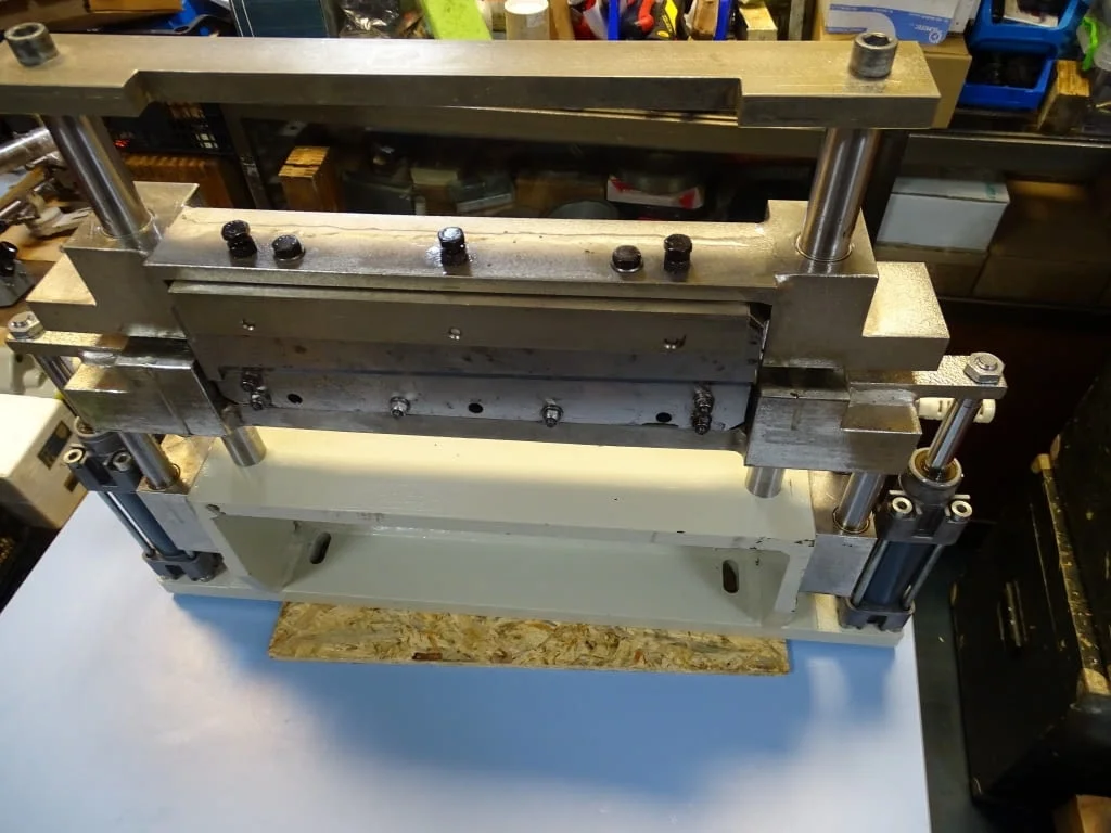Пневматична гилотина за пластмаса Battenfeld Fischer TM-325 Pneumatic Cuillotine Cutter Plastic — снимка 2