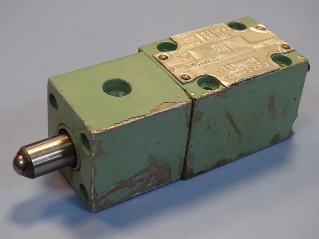 Хидравличен изключвател ВМР6574А30/УХЛ4 Hydraulic switch USSR 320Bar — снимка 2