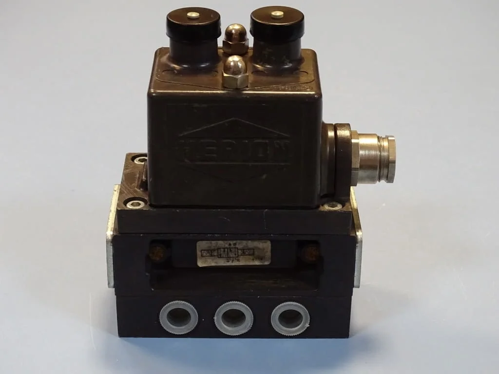 Пневматичен разпределител HERION 26507H72 Solenoid Valve 220V/50Hz — снимка 8