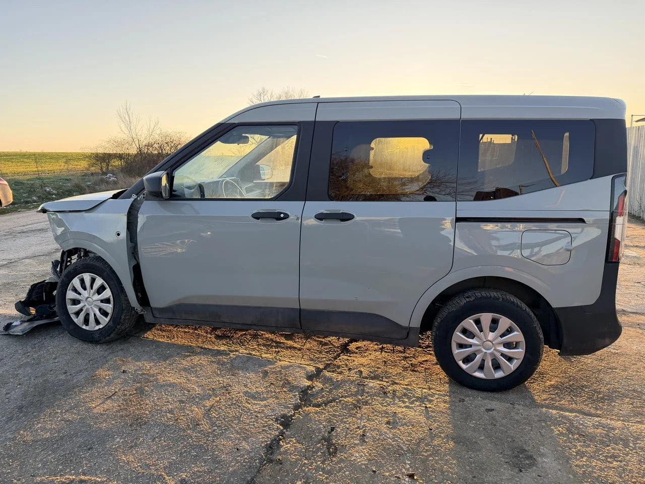 Ford Tourneo Courier V769 1.0L EcoBoost двигател C10FD0X, B7JB 125 кс., 6 ск - B6., 8800 км., 2025 г — снимка 3