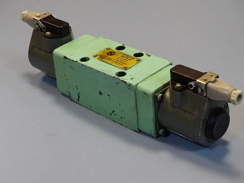 Хидравличен разпределител Hydraulik Ring SEE5S-10 solenoid valve 24VDC — снимка 2