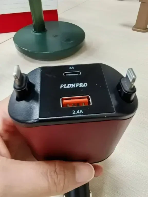 PLDHPRO Red 4 в 1 прибиращо се зарядно за кола, 80W с 82 см прибиращ се USB-C и iOS кабел — снимка 3