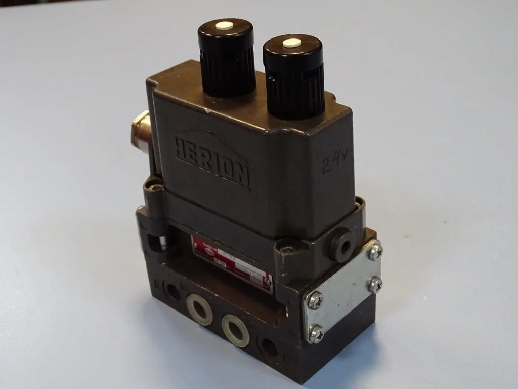 Пневматичен разпределител HERION 25507E74 Solenoid Valve 24VDC G1/8 — снимка 9