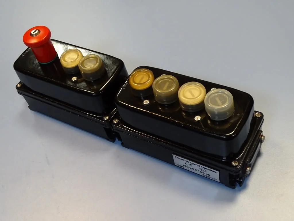 Бутониера 6 бутона+стоп G.Gioverzana 541050Ex button station protection — снимка 3