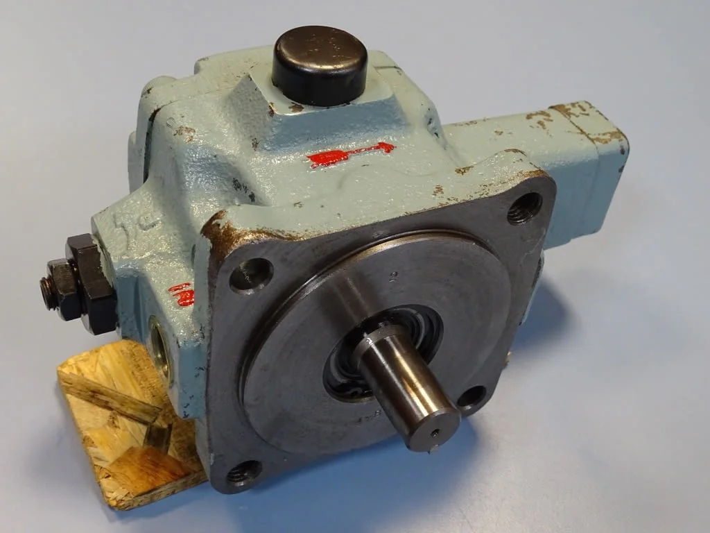 Хидравлична пластинчата помпа NACHI VDR-1B-1A2-21 variable vane pump 30L/min